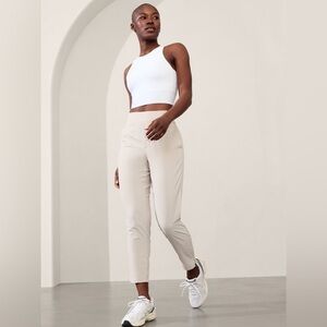 ATHLETA CREAM BROOKLYN MID RISE FEATHERWEIGHT ANKLE PANT